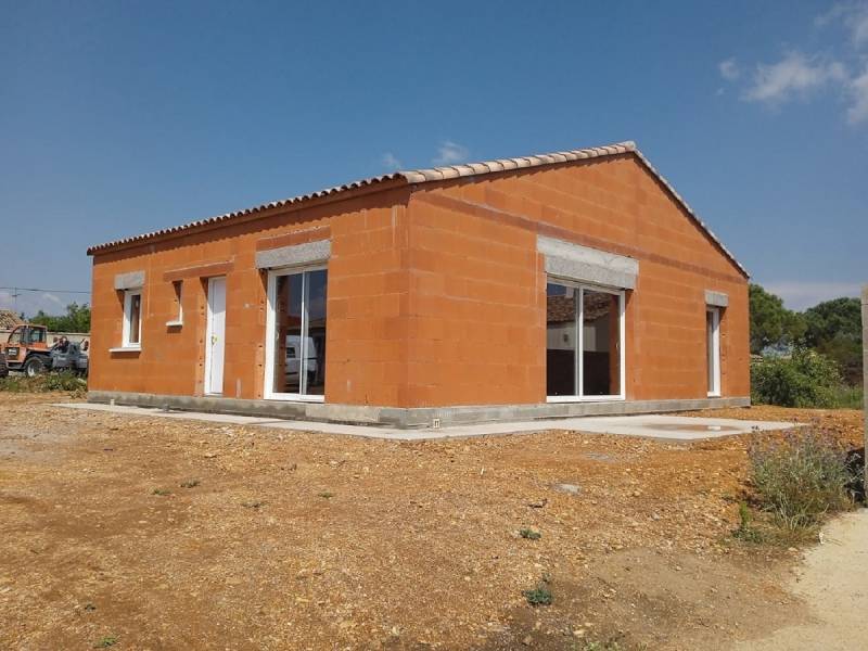 Construction d'une villa plain-pied 2 chambres et 1 suite parentale, belle pièce à vivre avec buanderie à BESSAN, proche Béziers, A75 et Pézenas