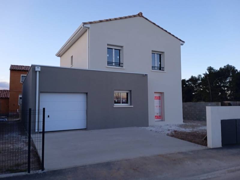 Maison contemporaine avec 5 chambres dont 1 suite parentale au rez-de-chaussée à VIAS 