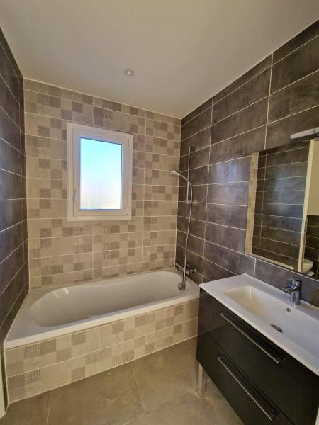 Construction d'une villa contemporaine avec 5 chambres, grande terrasse et belle pièce à vivre sur Béziers dans l'Hérault