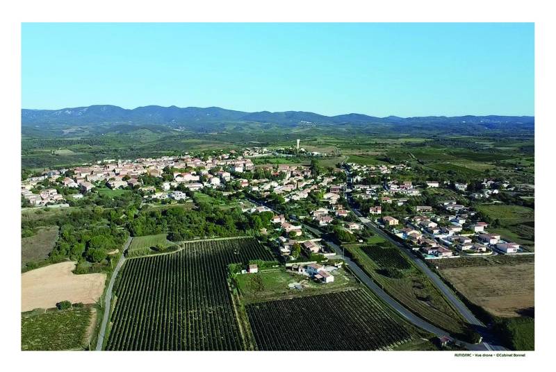 AUTIGNAC : Maison plain-pied en L, contemporaine avec toiture 4 pans et toiture terrasse, 4 chambres dont une suite parentale, cellier et garage sur terrain de 520 m², proche Magalas et Béziers