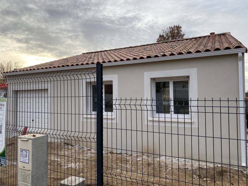 Maison plain-pied avec 3 chambres, cellier et garage à MONTBLANC proche Pézenas, Agde, A75 et Béziers