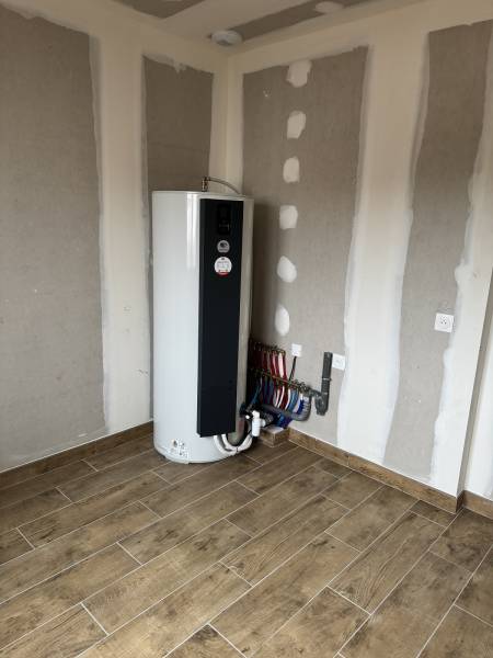 Réalisation d'une maison plain-pied en L avec 2 chambres, grande salle de bains, cellier et belle pièce à vivre aux Aires à proximité de Bédarieux et Béziers