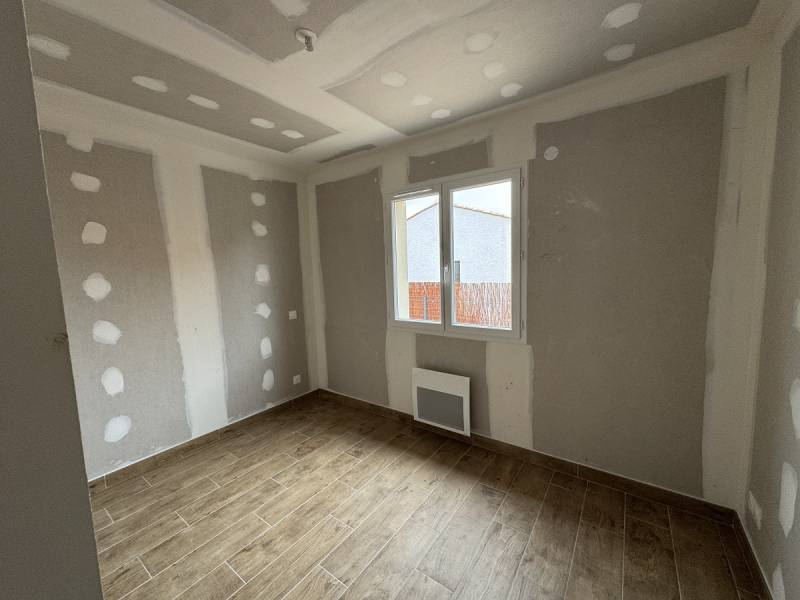 Réalisation d'une maison plain-pied en L avec 2 chambres, grande salle de bains, cellier et belle pièce à vivre aux Aires à proximité de Bédarieux et Béziers