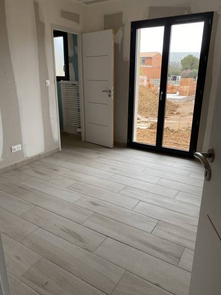 Construction d'une maison plain-pied contemporaine avec une suite parentale, 2 chambres et grande pièce à vivre à SAINT JEAN-DE-FOS proche Montpellier et axe A75