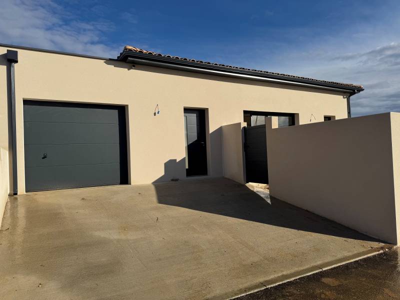 Maison contemporaine plain-pied 3 chambres avec suite parentale et pièce à vivre lumineuse à Thézan-lès-Béziers