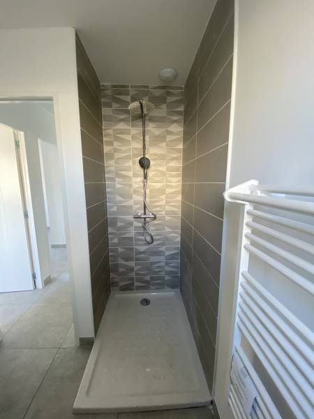 Construction d'une maison contemporaine plain-pied avec 3 chambres dont une suite parentale, grande pièce à vivre avec cellier et garage proche Pézenas, Axe A75 et Béziers