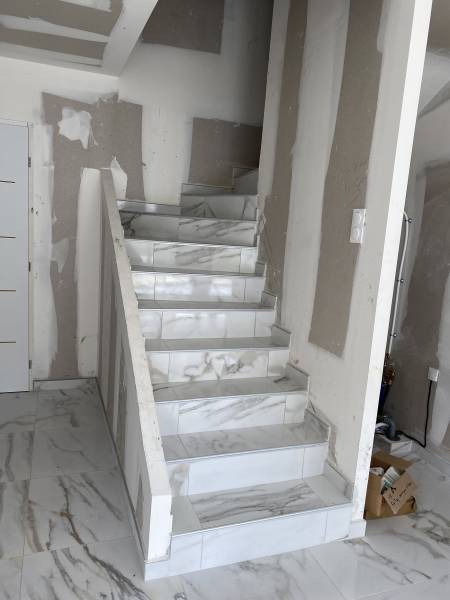 Construction d'une villa contemporaine à étage avec double garage, grande pièce à vivre, 5 chambres dont une suite parentale au rez-de-chaussée à MAGALAS proche Béziers