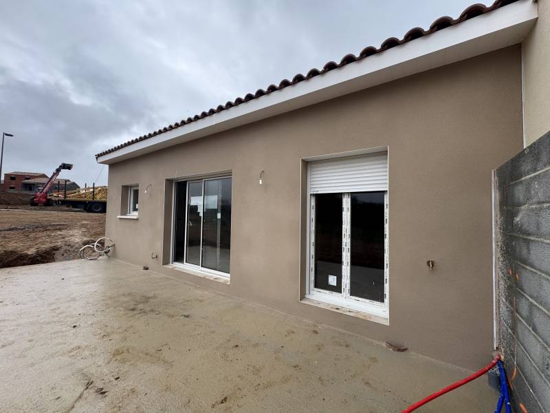Maison neuve plain-pied avec 2 chambres et garage carrelé à Thézan-lès-Béziers