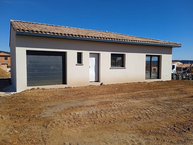 Maison plain-pied contemporaine avec suite parentale et menuiseries grises anthracite à SAINT JEAN DE FOS, proche Montpellier