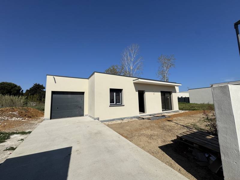 Maison plain-pied contemporaine à toiture terrasse 2 chambres résidence secondaire à Sérignan proche Valras-Plage et Béziers
