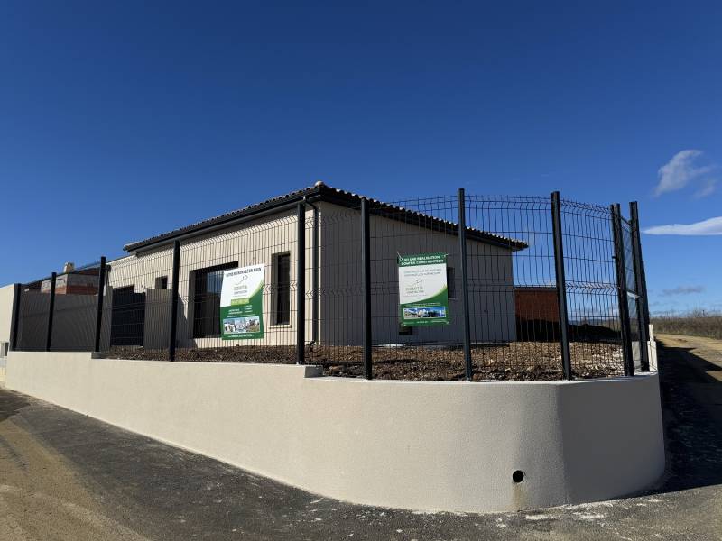 Maison contemporaine 3 chambres dont suite parentale pièce à vivre lumineuse à Thézan-lès-Béziers