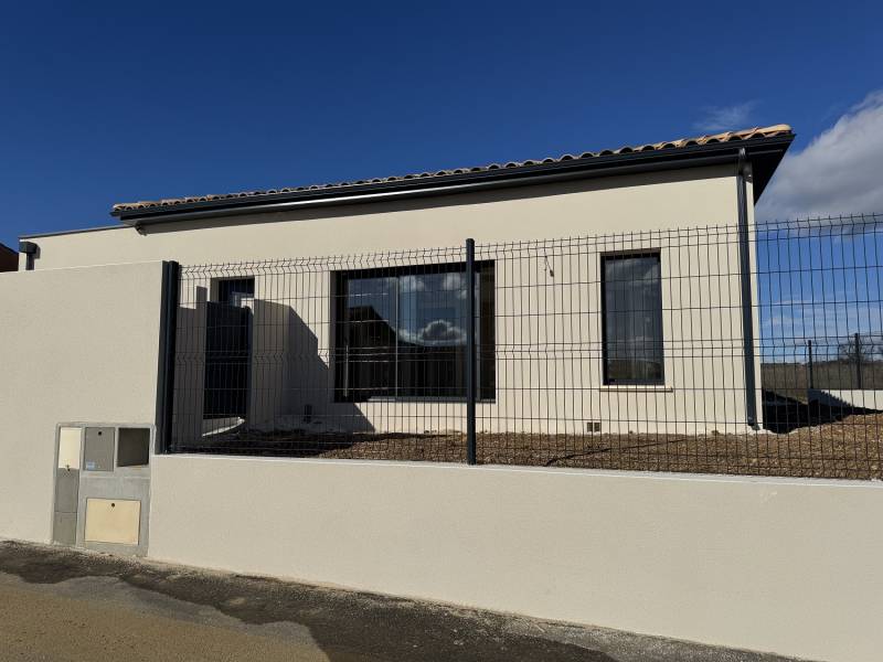 Construction d'un maison plain-pied contemporaine avec pièce à vivre lumineuse et 3 chambres dont une suite parentale à Thézan-lès-Béziers