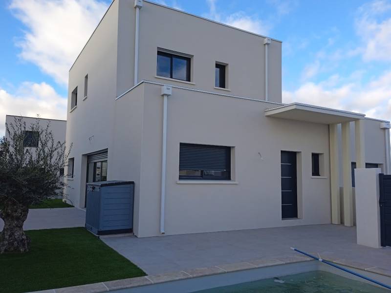 Villa contemporaine avec toit terrasse à Serignan proche Béziers