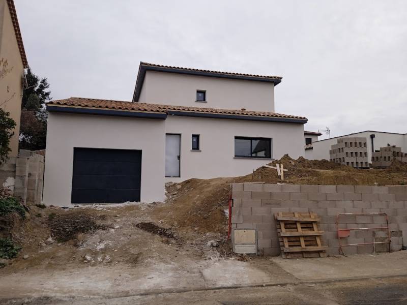 Construction maison contemporaine avec double garage, belle pièce à vivre, 5 chambres dont une suite parentale à MAGALAS proche Béziers