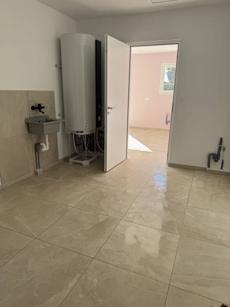 Maison neuve plain-pied avec 2 chambres et garage carrelé à Thézan-lès-Béziers