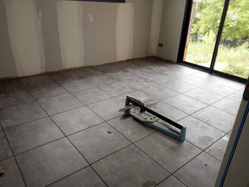 Construction d'une villa à étage contemporaine avec vide sur séjour à Pézenas proche Béziers et A75