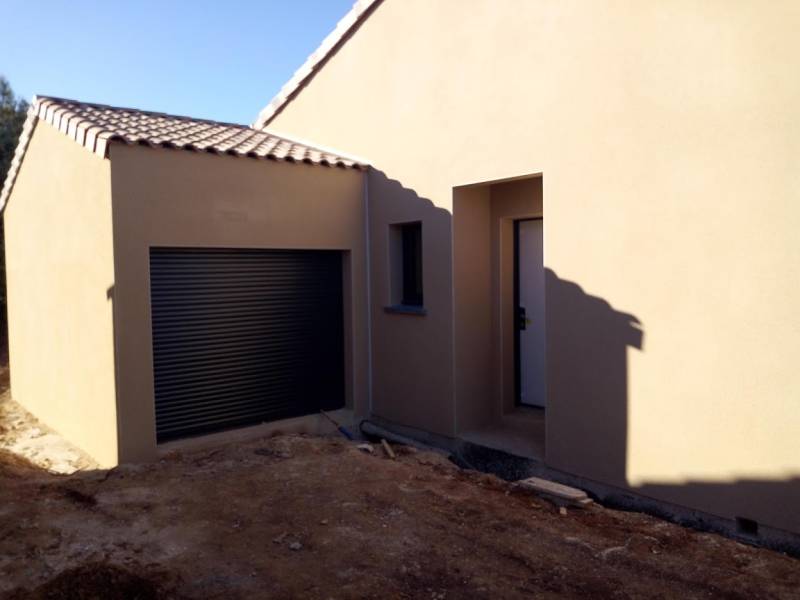 Maison plain-pied avec cellier et garage accolé en version hors d'eau hors d'air à CAZEDARNES situé entre Béziers et Narbonne