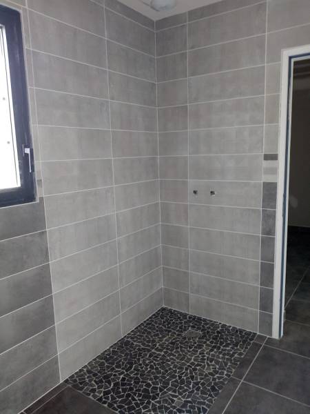 Construction d'une villa à étage contemporaine avec vide sur séjour à Pézenas proche Béziers et A75