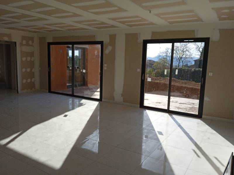 Villa contemporaine avec décalés de toiture à SAINT JEAN-DE-FOS proche Clermont l'Hérault, A75 et Lodève