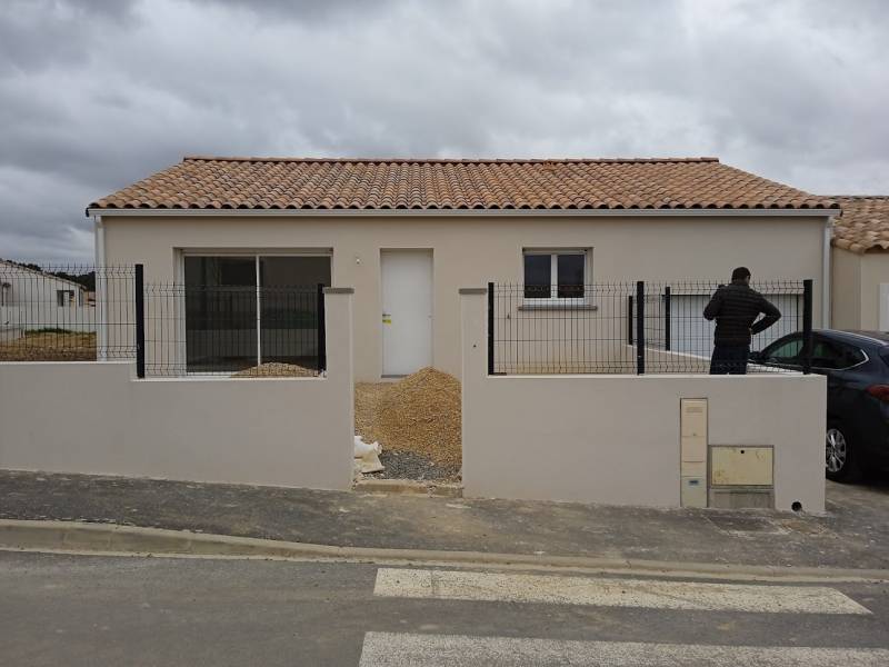 Maison plain-pied 3 chambres à Bize Minervois proche Narbonne