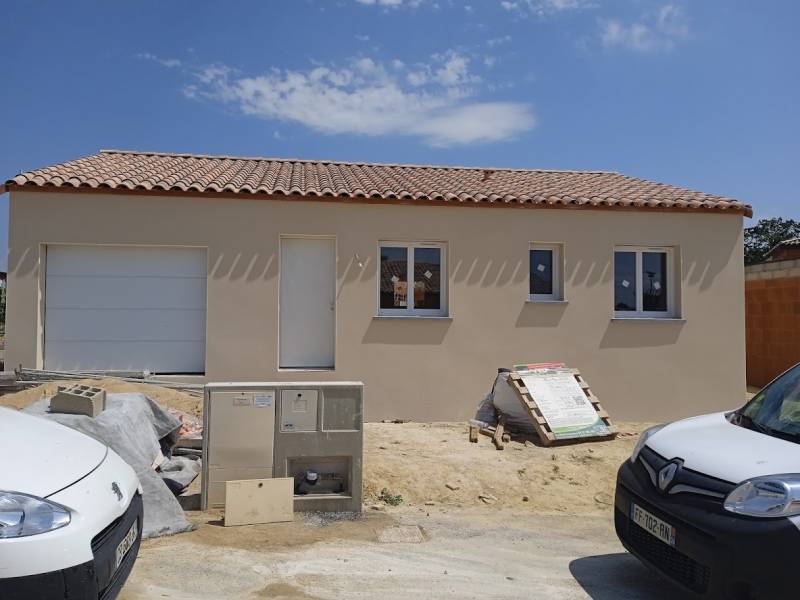 Maison plain-pied avec 3 chambres et garage à Thézan-lès-Béziers