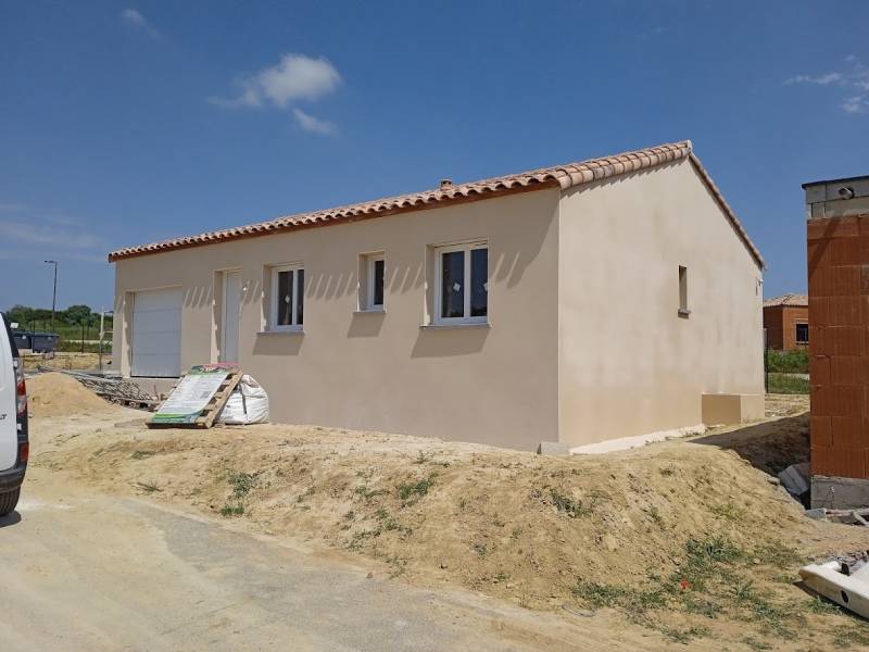 Maison plain-pied 84 m² avec 3 chambres et garage à Thézan-lès-Béziers