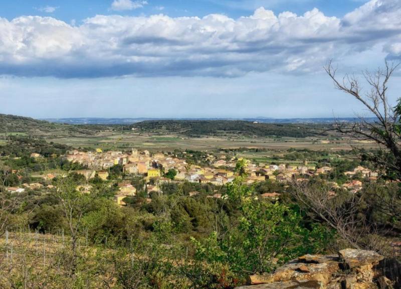 Neffiès : Maison plain-pied avec 3 chambres, belle pièce à vivre et garage accolé sur terrain de 400 m² à proximité de Pézenas, Axe A75 et Béziers