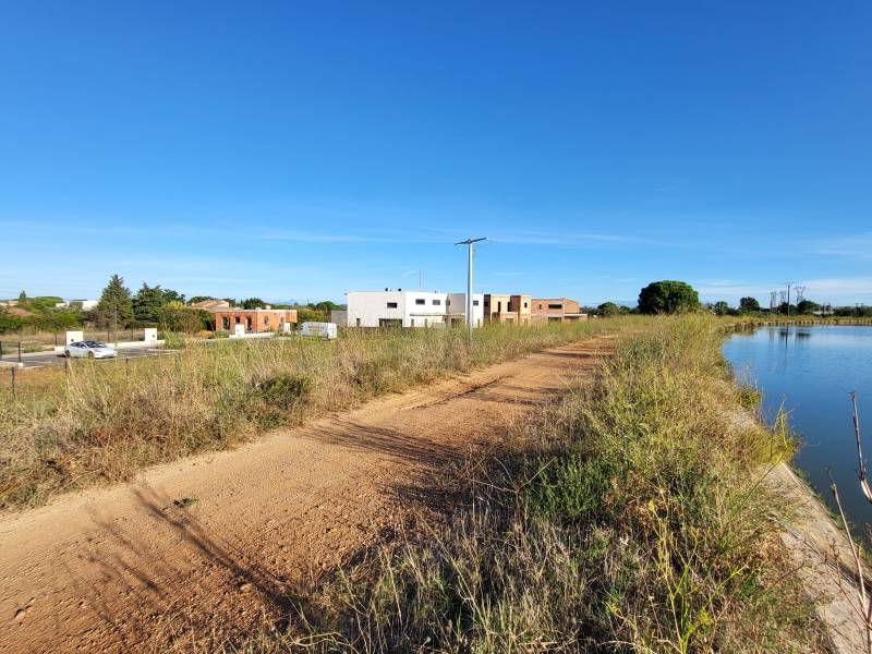 Exclusivité : Maison 3 chambres dont une suite parentale au rez-de-chaussée sur terrain de 180 m² à VAUVERT 25 km de Nîmes et 35 km de Montpellier