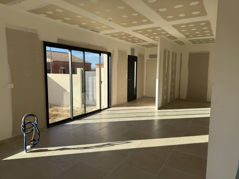 Construction d'un maison plain-pied contemporaine avec pièce à vivre lumineuse et 3 chambres dont une suite parentale à Thézan-lès-Béziers