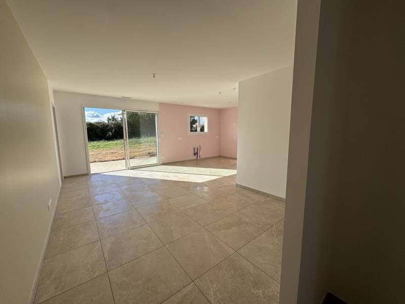 Maison neuve plain-pied avec 2 chambres et garage carrelé à Thézan-lès-Béziers
