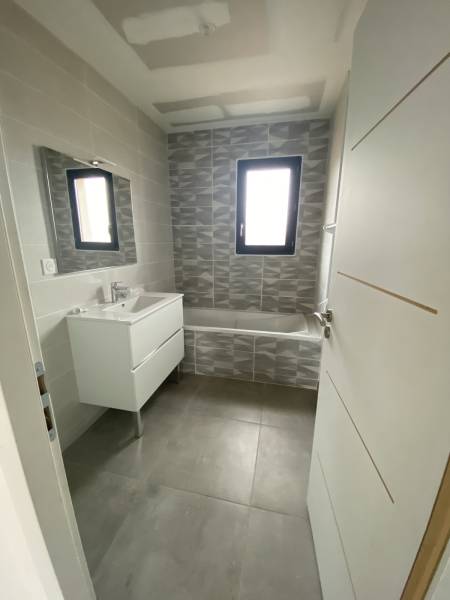 Construction d'une maison plain-pied contemporaine avec une suite parentale, 2 chambres et grande pièce à vivre à SAINT JEAN-DE-FOS proche Montpellier et axe A75