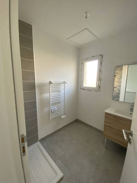 Construction d'une maison contemporaine plain-pied avec 3 chambres dont une suite parentale, grande pièce à vivre avec cellier et garage proche Pézenas, Axe A75 et Béziers