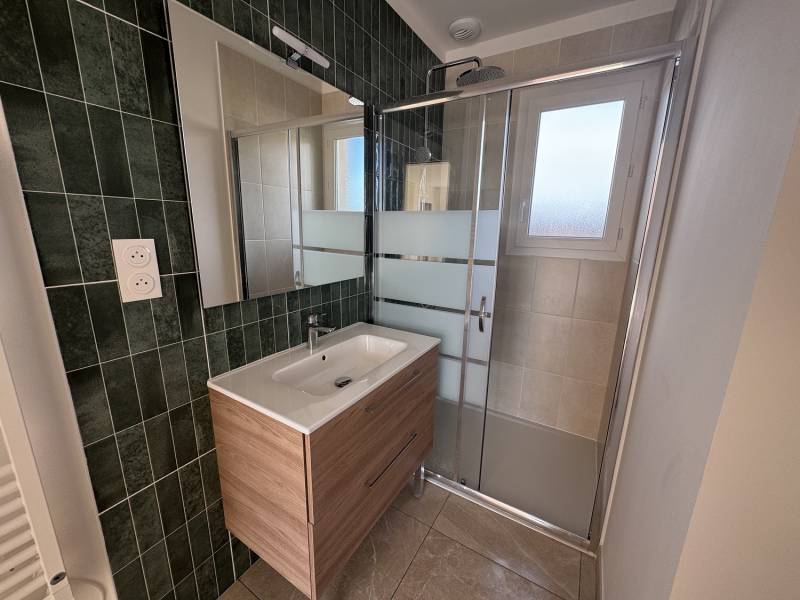 Maison neuve plain-pied avec 2 chambres et garage carrelé à Thézan-lès-Béziers