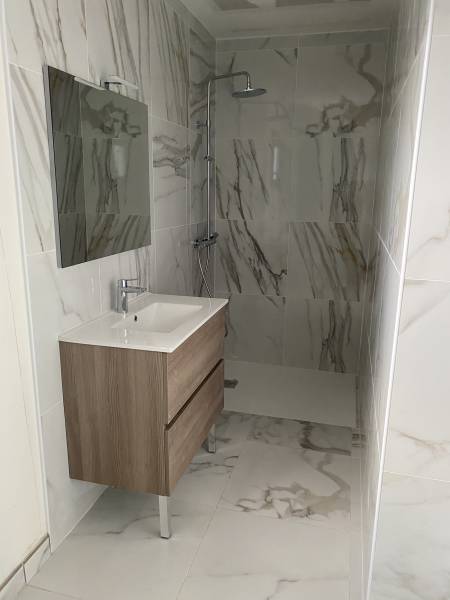 Construction d'une villa contemporaine à étage avec double garage, grande pièce à vivre, 5 chambres dont une suite parentale au rez-de-chaussée à MAGALAS proche Béziers