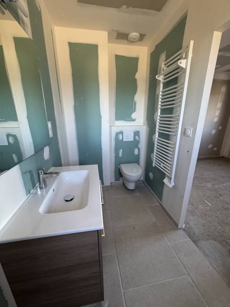 Construction d'un maison plain-pied contemporaine avec pièce à vivre lumineuse et 3 chambres dont une suite parentale à Thézan-lès-Béziers