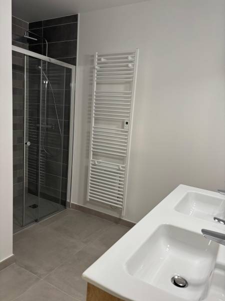 Construction d'une villa contemporaine avec 5 chambres, grande terrasse et belle pièce à vivre sur Béziers dans l'Hérault