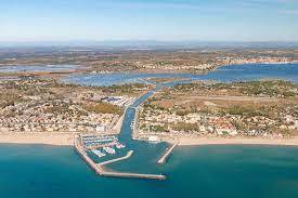 Maison plain-pied contemporaine avec 3 chambres dont une suite parentale et garage sur terrain de 351 m² à MARSEILLAN, proche Agde, Sète, Béziers et Montpellier